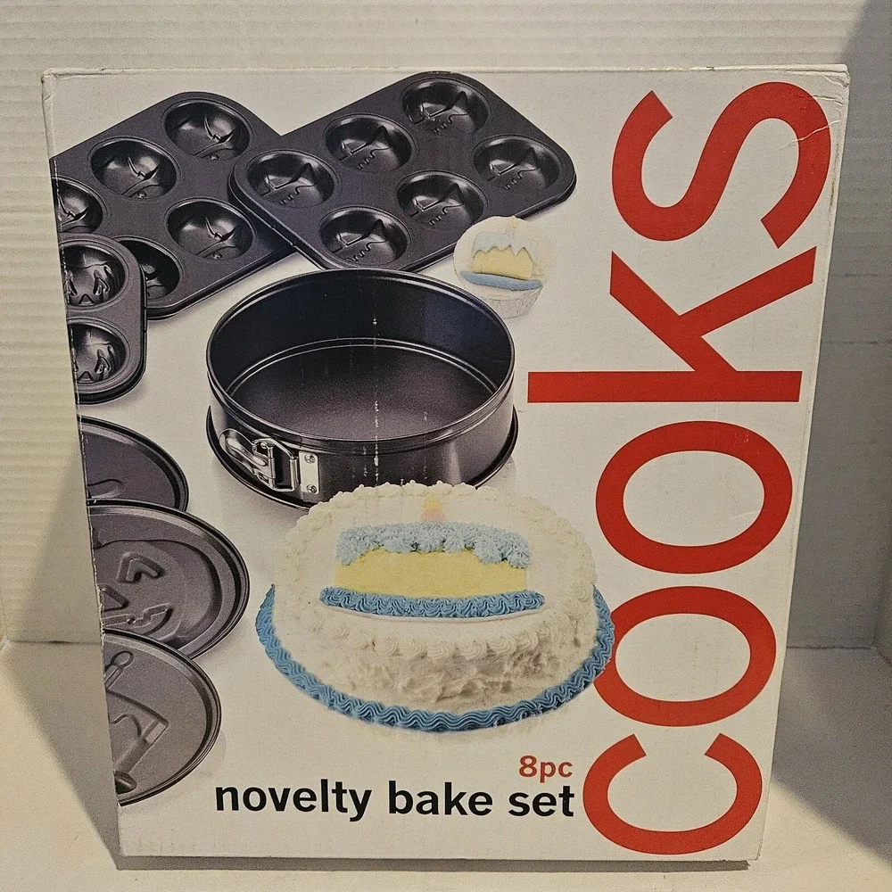 New Cooks 8-Piece Holiday Cast Nonstick Baking Pan Set Bday JackOLantern Snowman